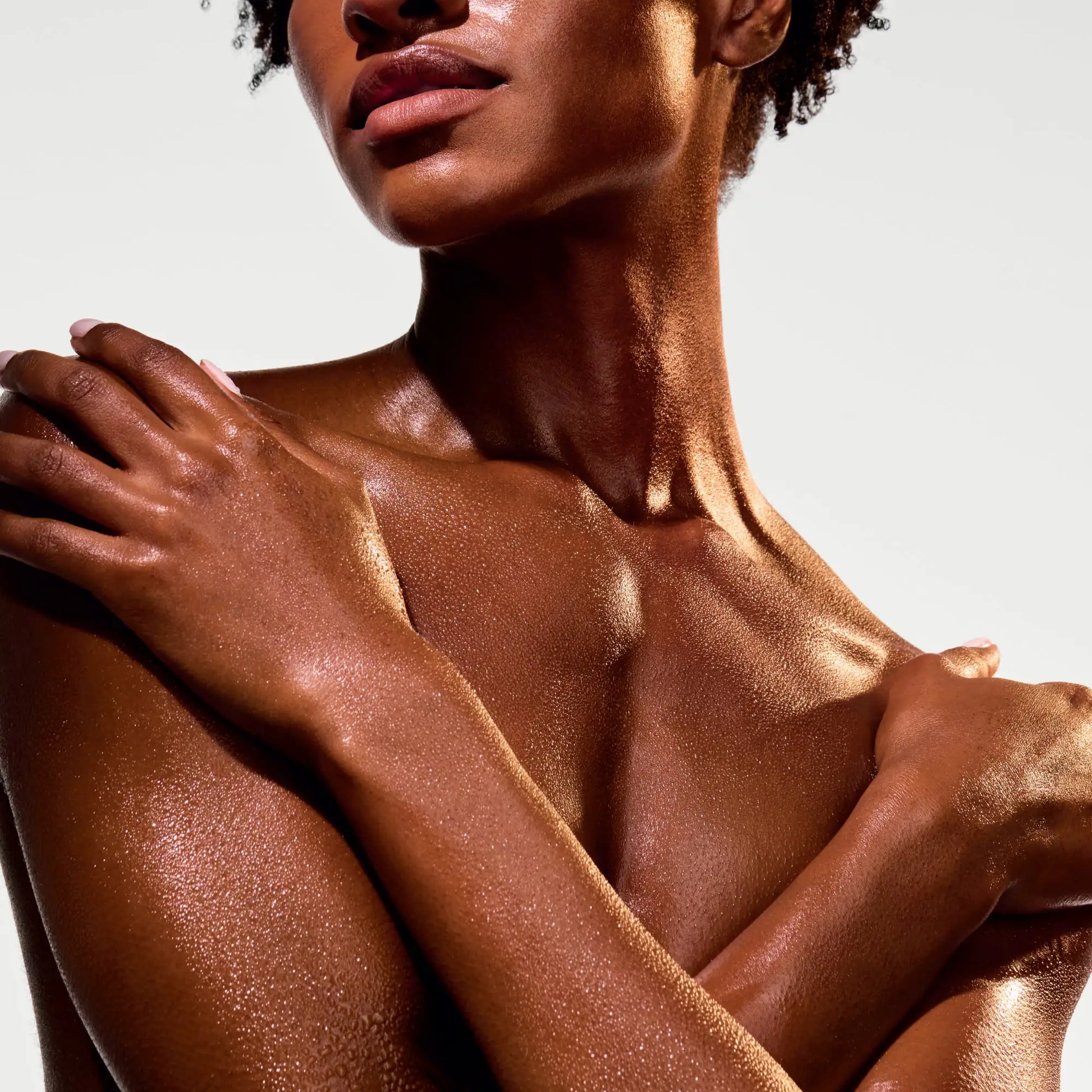 the-glow-getter-multi-oil-body-scrub-n9 NATR-40028-Alt-Image-The_Glow_Getter_Multi-Oil_Body_Scrub-06_1.webp